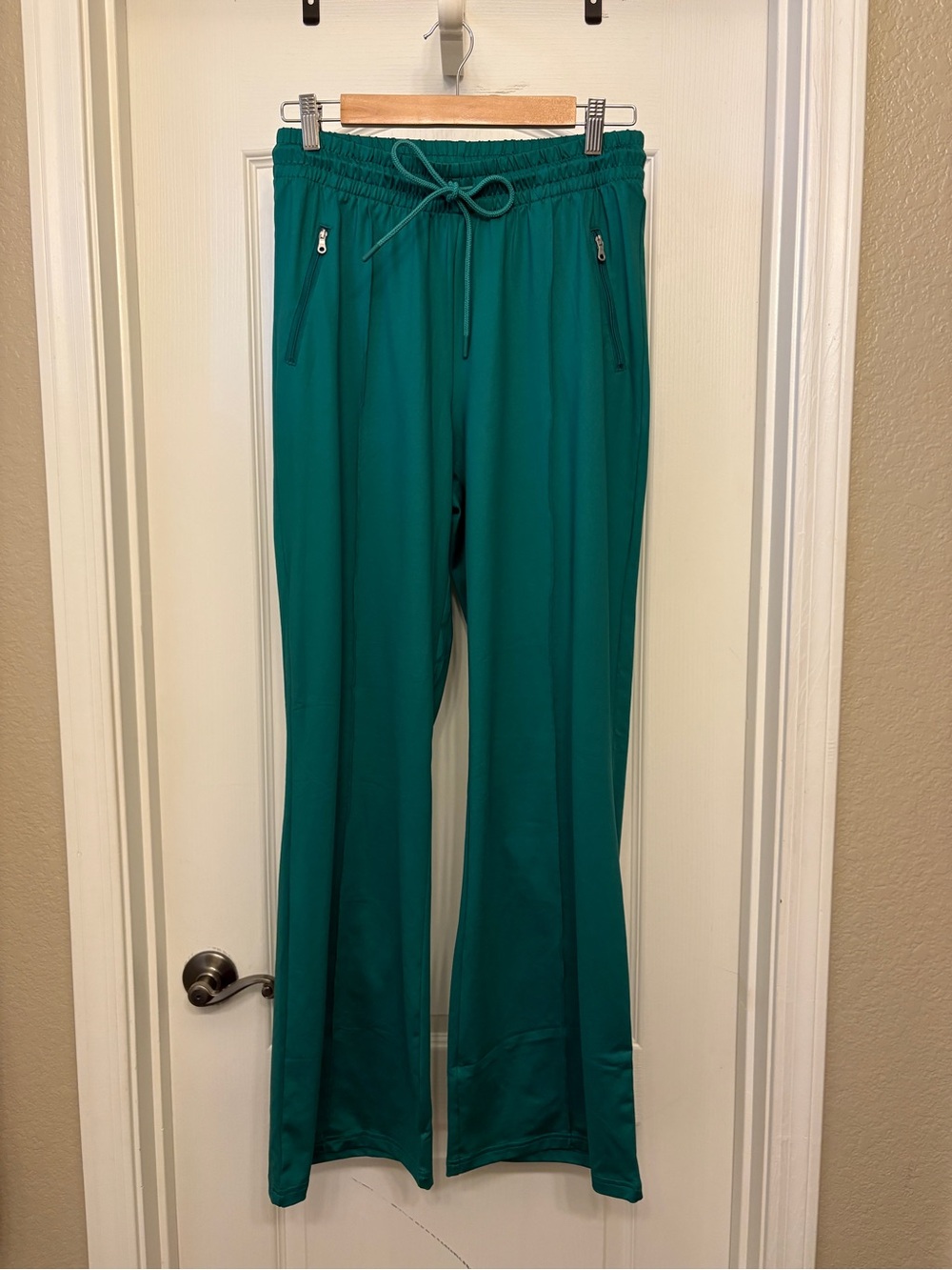 OFFLINE by Aerie Green Straight Leg Track Pants M Long Zip Pockets NWT